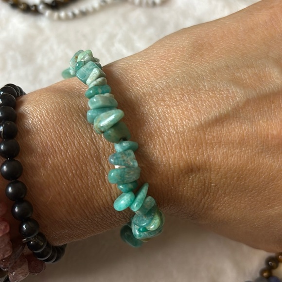 NEW Natural Amazonite Chip Stretch Bracelet - Picture 5 of 6